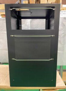 前面にパネルをつけるとこんな感じ