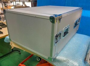 持ち手もあるので簡単に持ち運び可能（トランクケース）