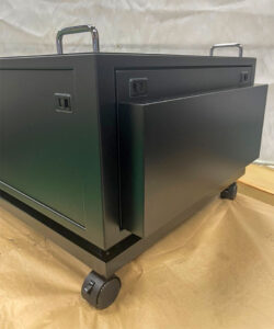 ラック部取り付けの足はそのまま台車へはめ込みできます